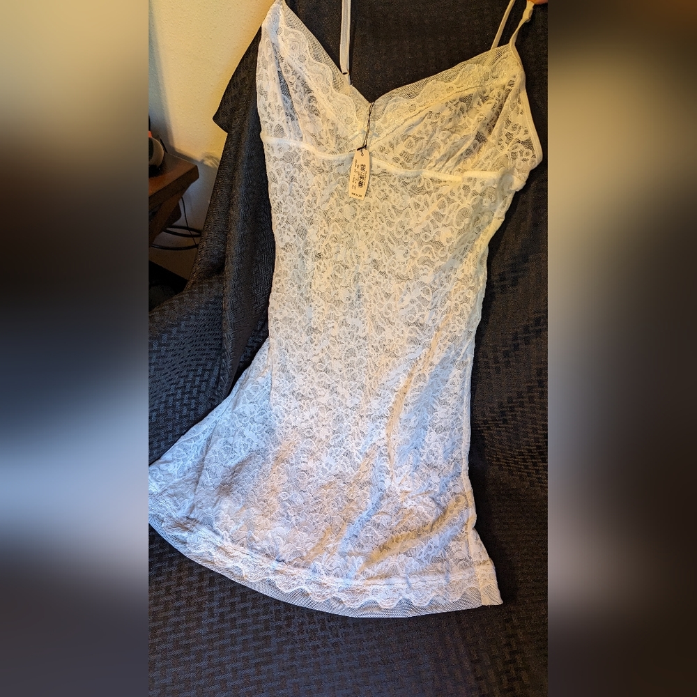 NWT Vintage White Chemises from Victoria's Secret. MEDIUM